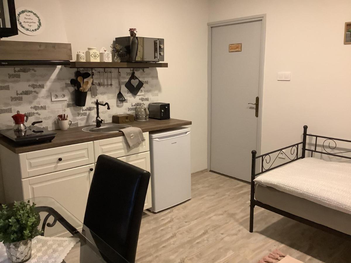 Ezuest Boroka Apartman Eger Exterior photo