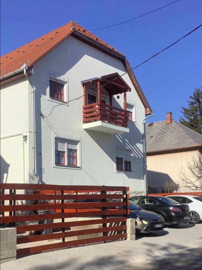Ezuest Boroka Apartman Eger Exterior photo
