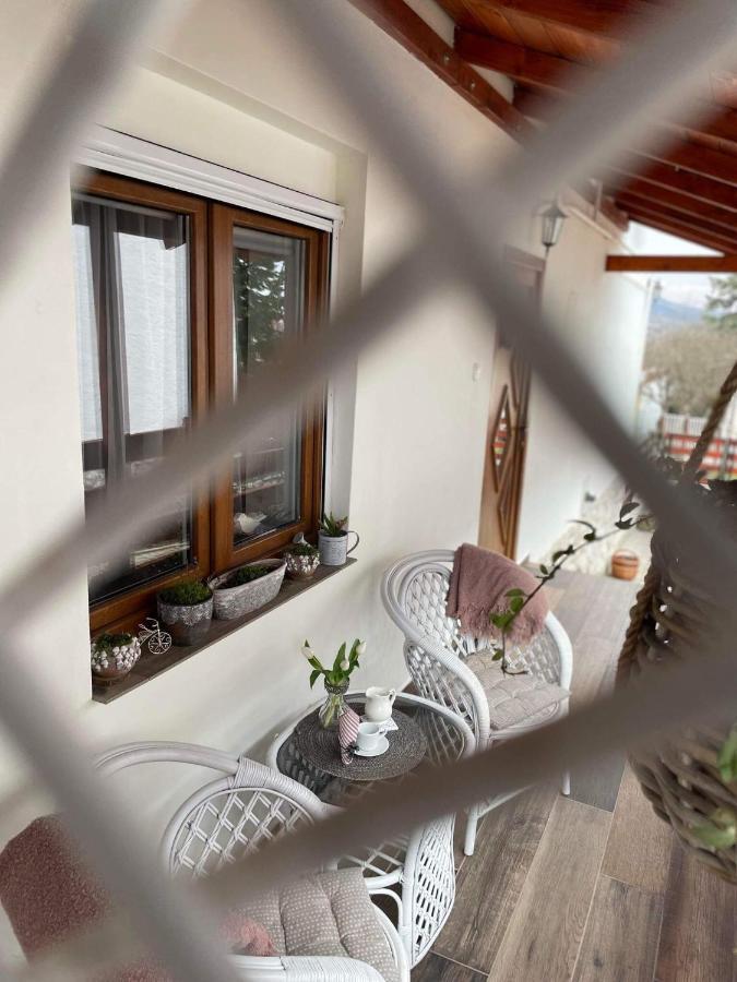 Ezuest Boroka Apartman Eger Exterior photo